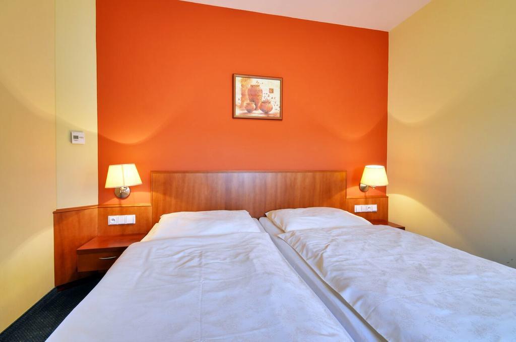 Hotel Filipinum Jablonne nad Orlici Номер фото